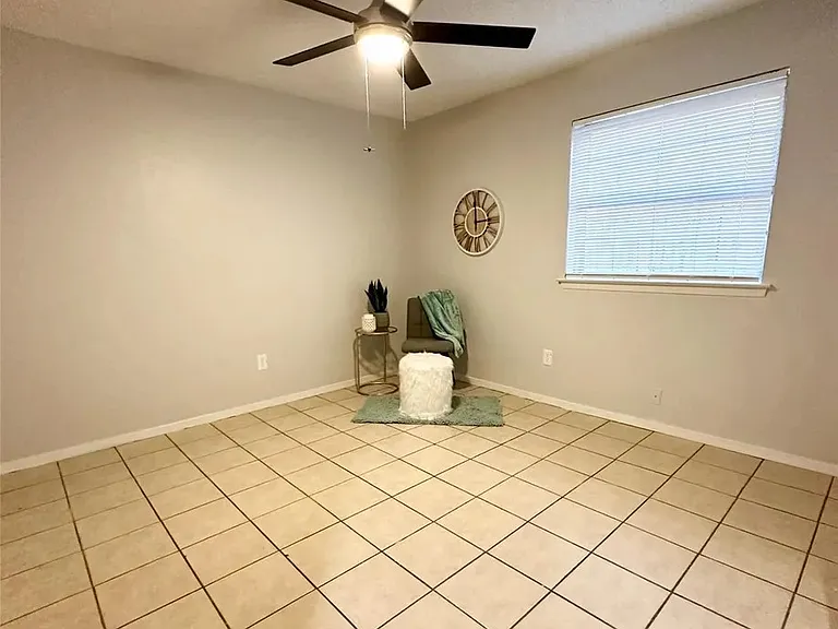 2111 Warwick Dr — Photo 16