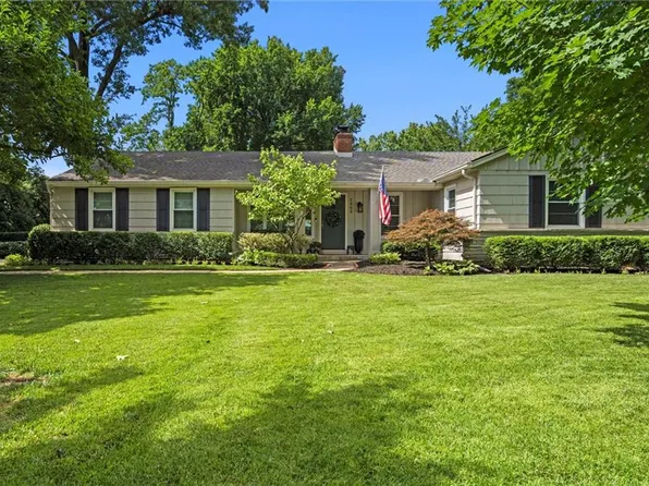 2805 W 93rd St, Leawood, KS 66206