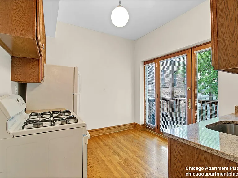 3600 N Hermitage Ave #2 — Photo 3