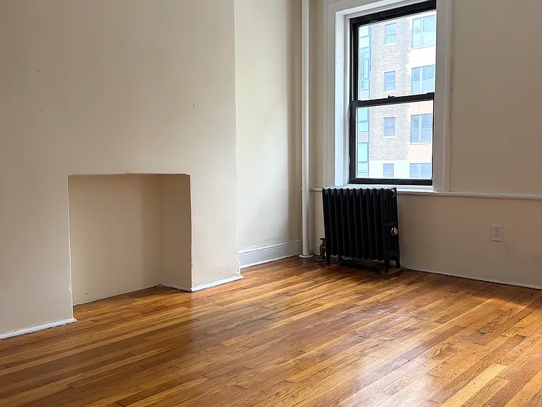 464 W 25th St #3 — Photo 3