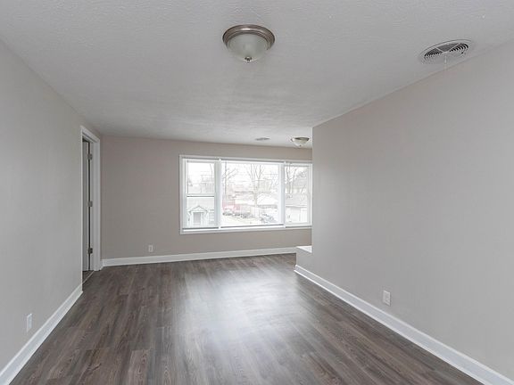 4th image of 117 W Noble St #B