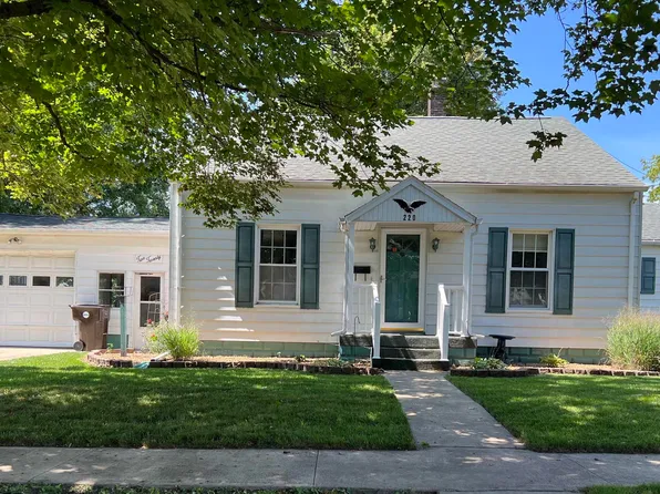 220 N Franklin St, Rushville, IL 62681