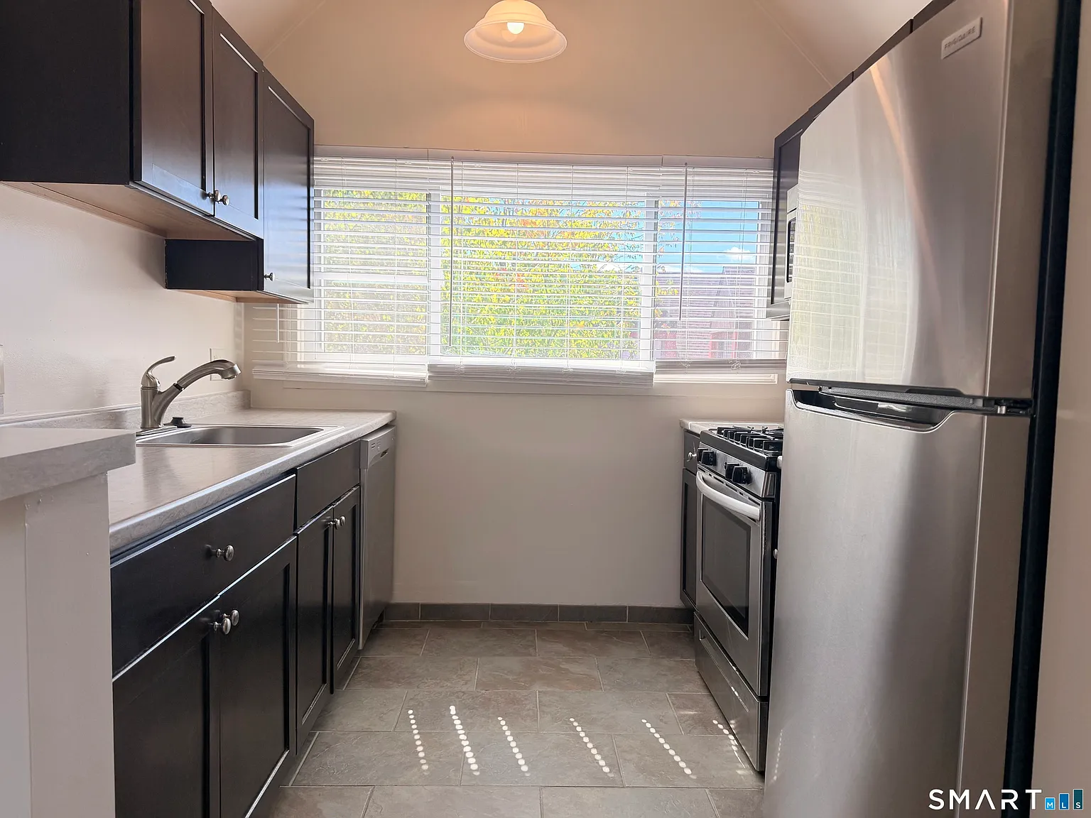 2 bed, 2.0 bath, 1275 sqft, $2,685 — Photo 2
