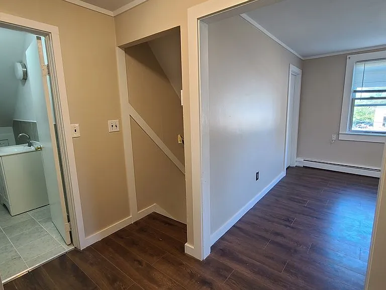 9 Stanley Ave — Photo 6