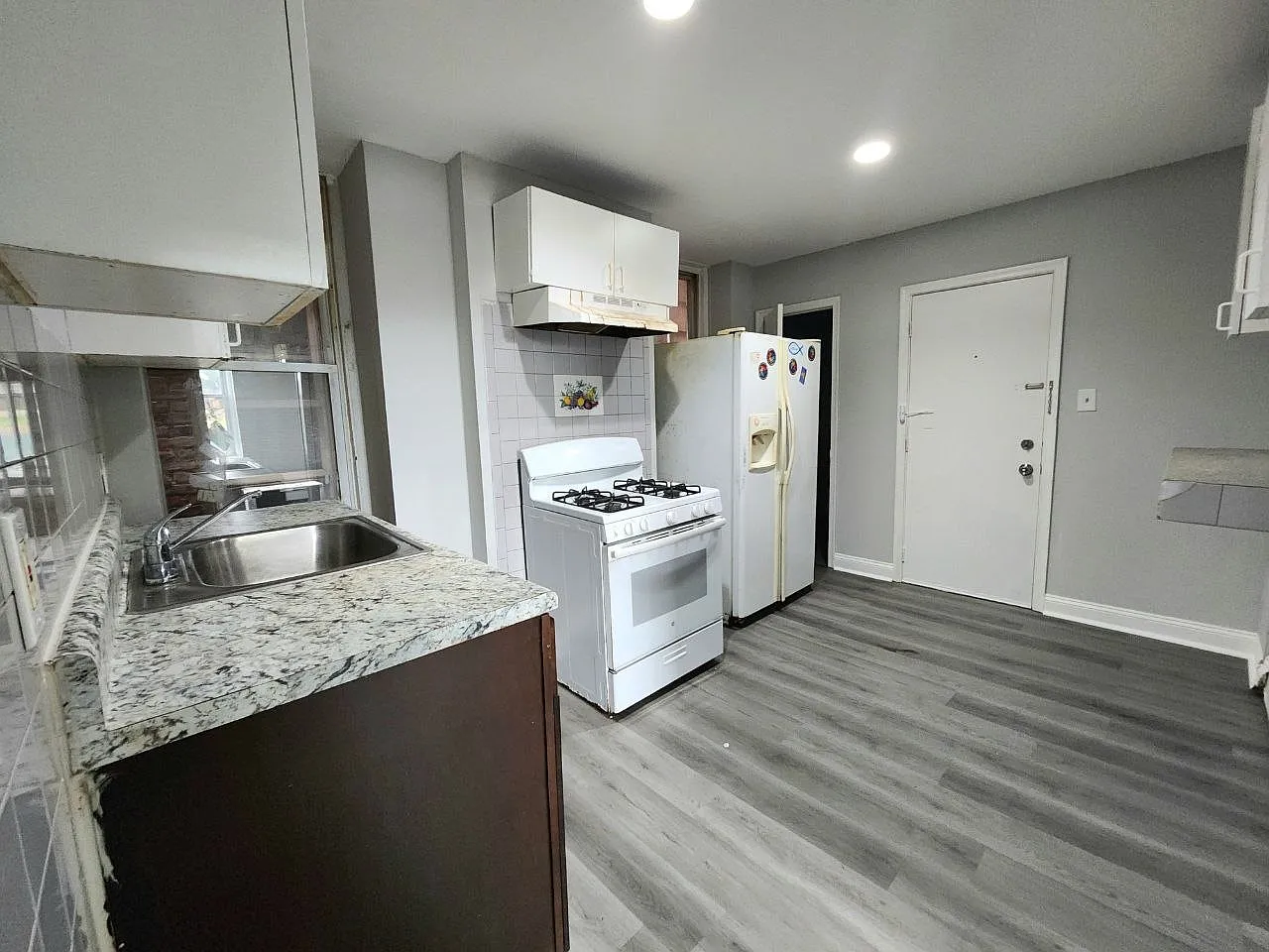 3 bed, 950 sqft, $1,995 — Photo 2
