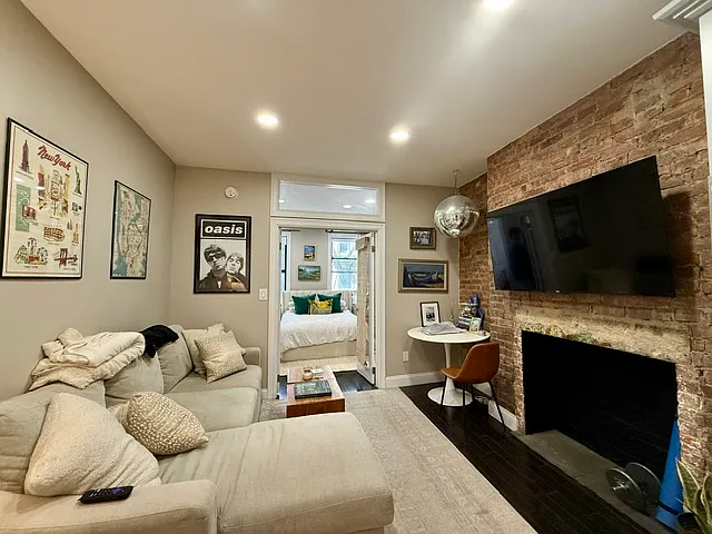 337 E 6th St #6 — Photo 2