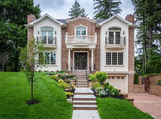 38 Strathmore Rd, Great Neck, NY 11023