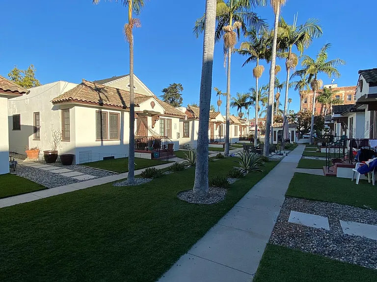 1173 S Norton Ave — Photo 12