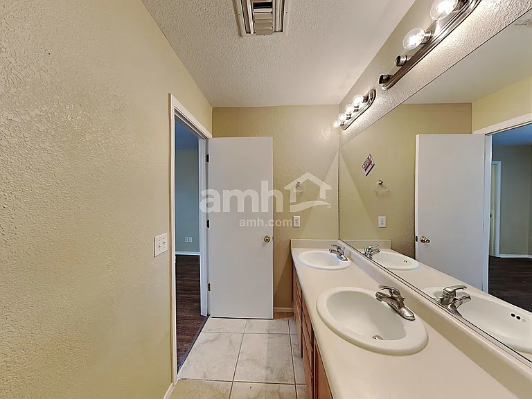 494 W Great White St — Photo 12