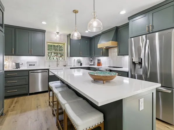 105 Woodland Dr, Highland Village, TX 75077