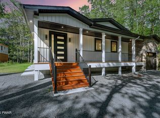 517 Maple Ridge Dr, Lords Valley, PA 18428