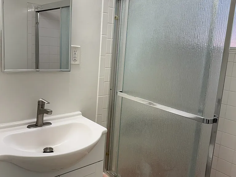 912 N Genesee Ave #8 — Photo 19