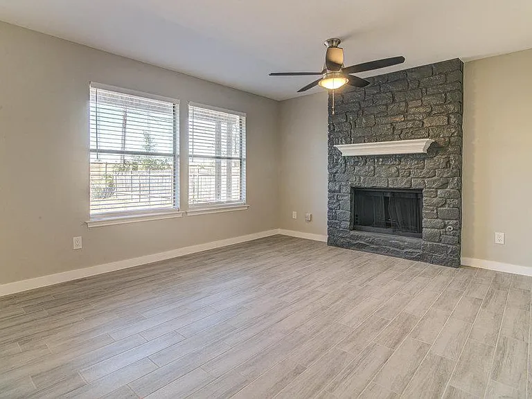 1205 Gregory Ln #1205 — Photo 2