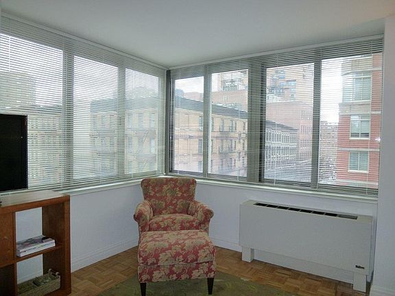4th image of 1500 Lexington Ave APT 9L