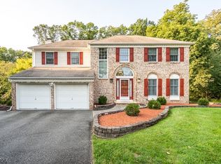 17 Pittenger Rd, Three Bridges, NJ 08887