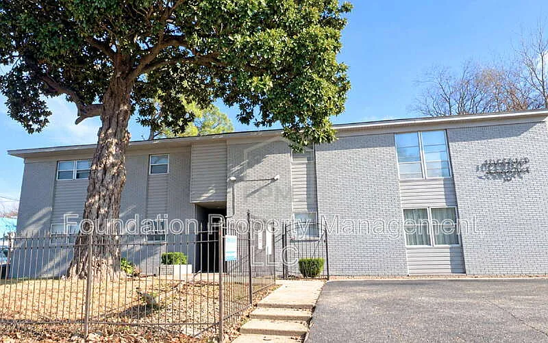 34 N Idlewild St #15