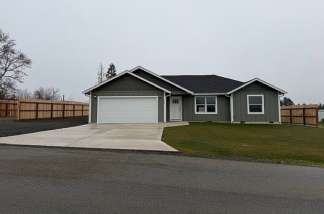 1st image of 754 SE Hall St