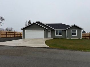 754 SE Hall St, Winston, OR 97496