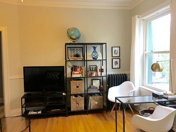 2nd image of 4500 N Lincoln Ave APT 2