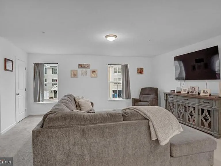 8153 Lenker Dr — Photo 7