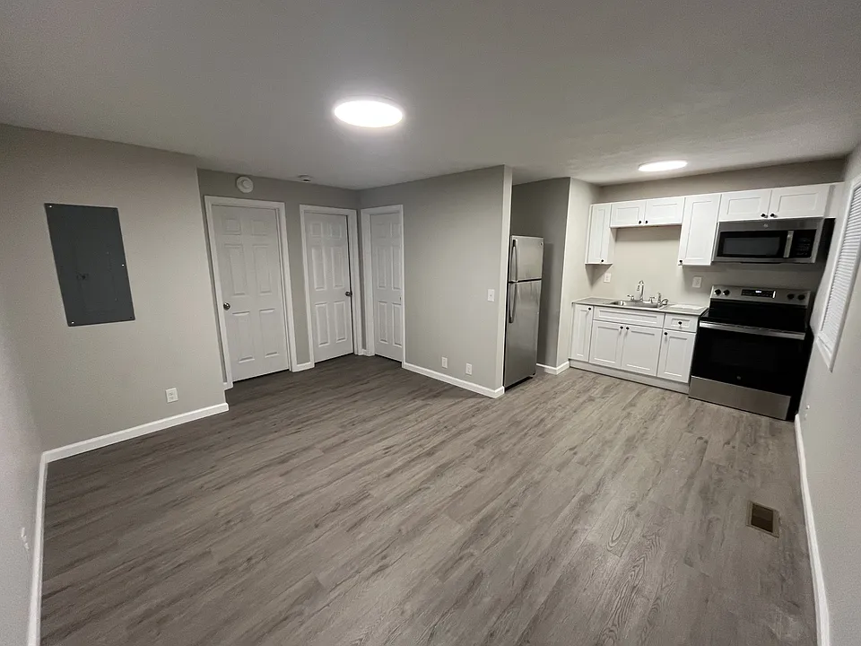 1309 Main St E #15
