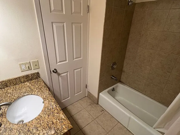 2030 N Oakland Ave — Photo 17