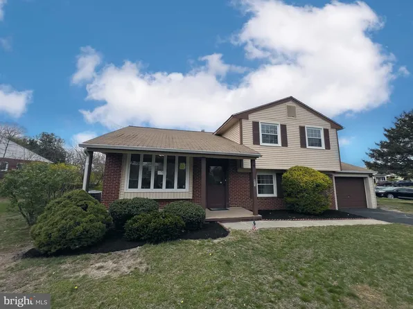 825 Lexington Ave, Blackwood, NJ 08012