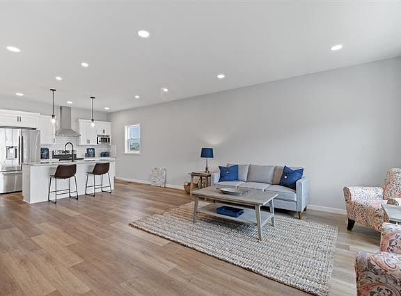 2nd image of 4886 Romaine Rd
