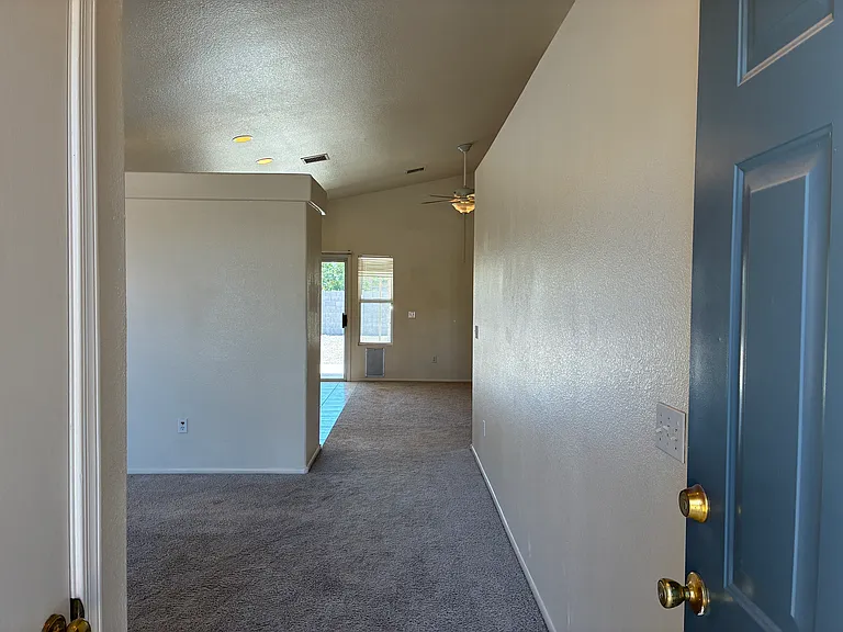 10523 W Windsor Blvd — Photo 4