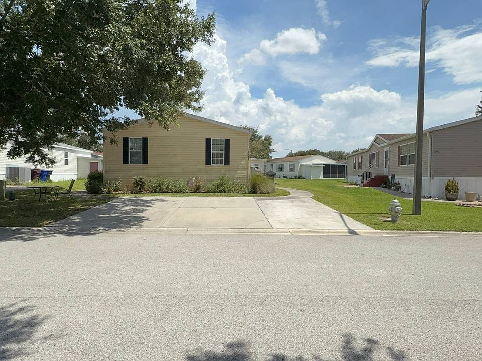 2nd image of 3918 Woodbine Dr