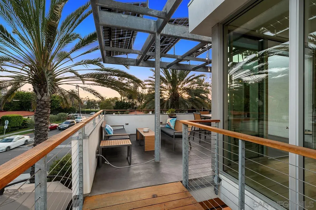 4 bed, 4.5 bath, 2322 sqft, $20,000 — Photo 4