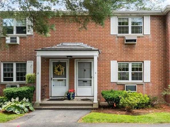 4 Village Green Dr Unit 4, North Andover, MA 01845