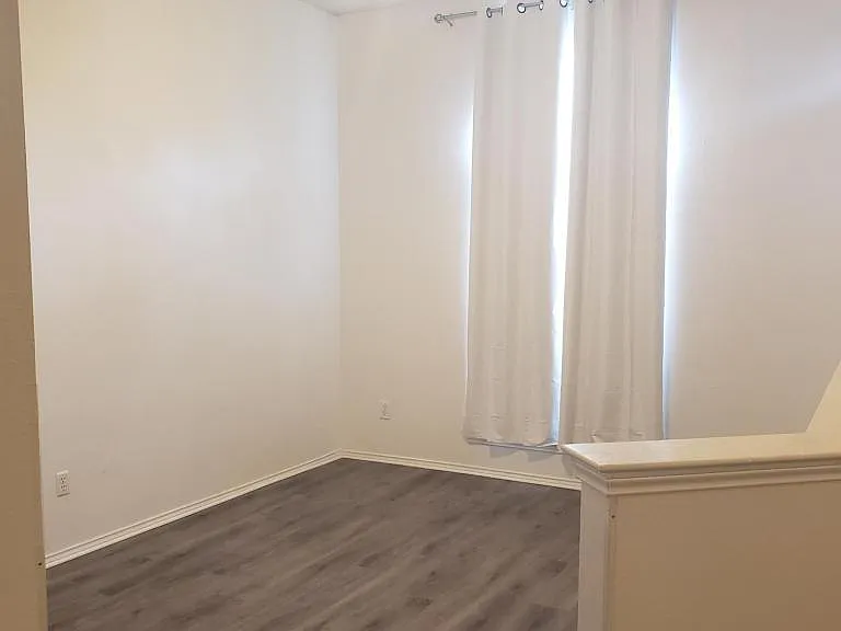 924 Hillrise Dr — Photo 5