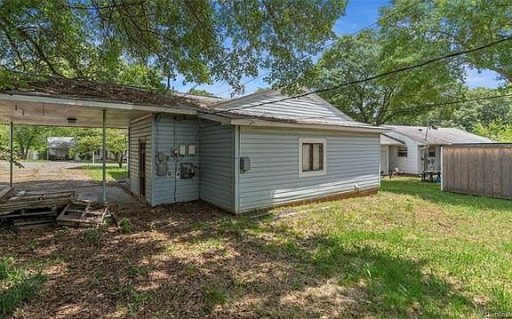 3rd image of 1211 E Park Dr