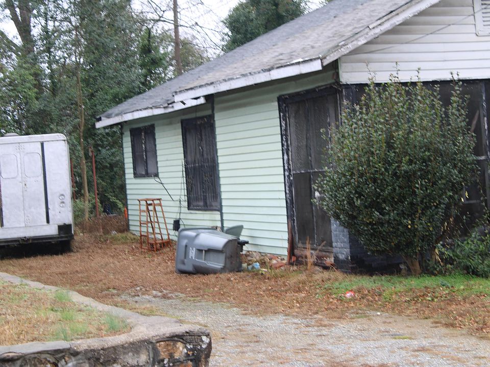 2nd image of 252 Edwards Ave