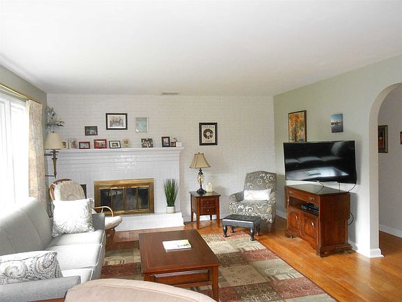 5th image of 12 Holt Rd