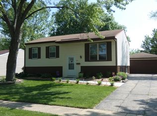 713 Sunset Cir, Streamwood, IL 60107