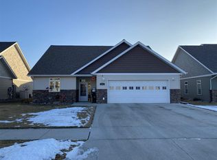 904 Sycamore Ave SE, Minot, ND 58701