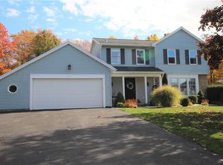 352 Red Apple Ln, Rochester, NY 14612