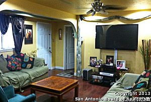 3rd image of 410 Lincolnshire Dr