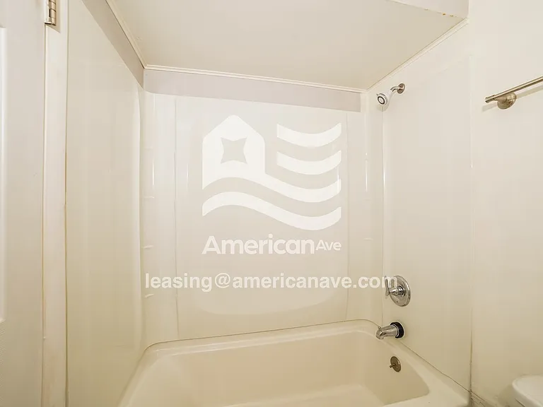 1269649_013_bathroom_13833244.jpg