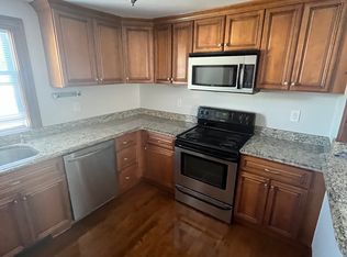 36 Eastman St FLOOR 2, Warwick, RI 02886