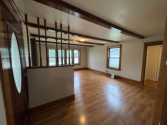 3rd image of 406 Oak St