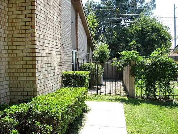 3rd image of 916 Shady Creek Ln