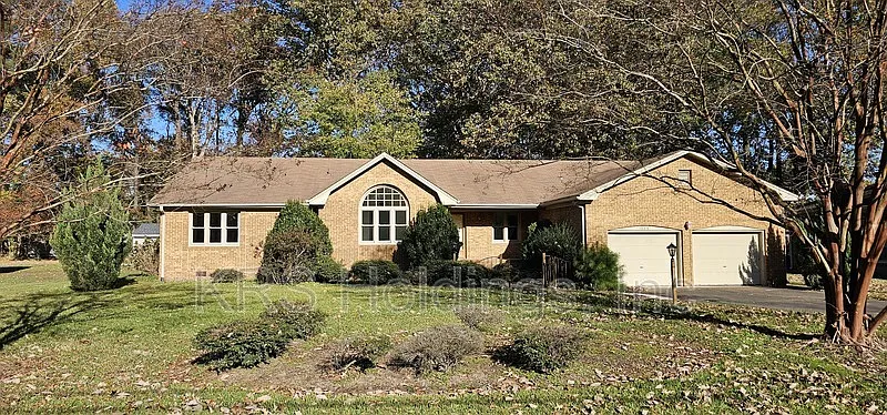 3 bed, 2.5 bath, 2900 sqft, $2,495 — Photo 1