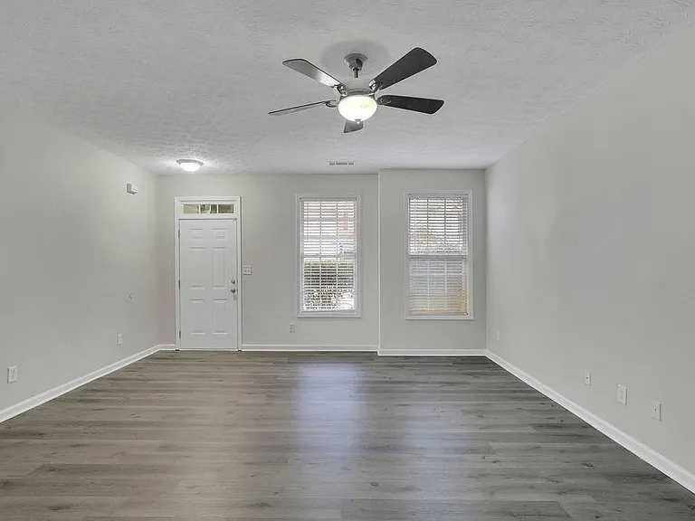 3081 Kentmere Dr — Photo 4