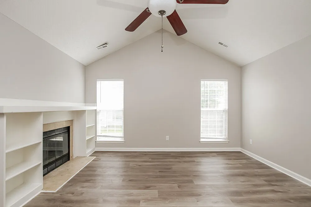 3 bed, 2.0 bath, 1351 sqft, $1,895 — Photo 4