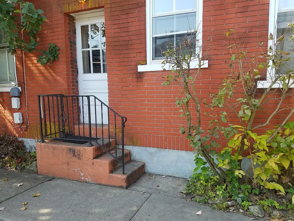 Entrance on Wayside Lane