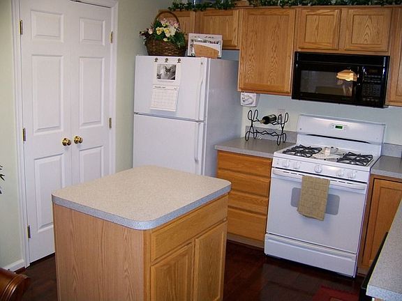 Center Island & Pantry