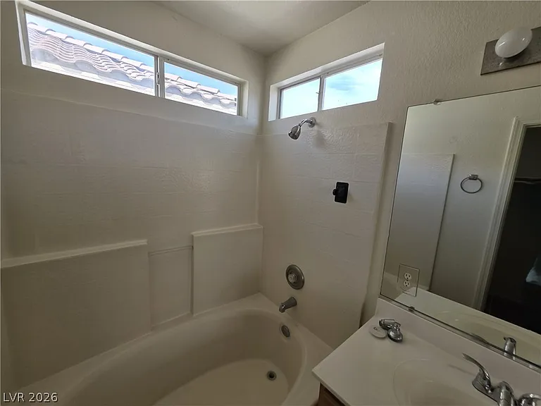 2506 Lady Elizabeth Ct — Photo 32